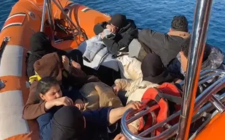 Muğla açıklarında 67 göçmen 4 göçmen kaçakçısı yakalandı