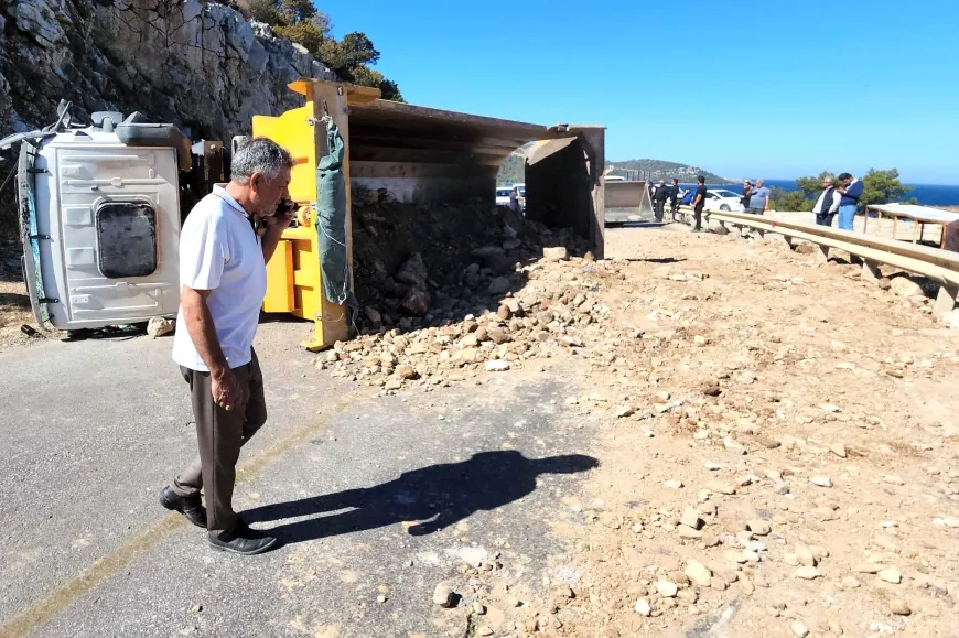 Turistik ilçede inşaat yasağı var ama hafriyat kamyonu terörü başladı, Torba’da hafriyat kamyonu devrildi 2 yaralı