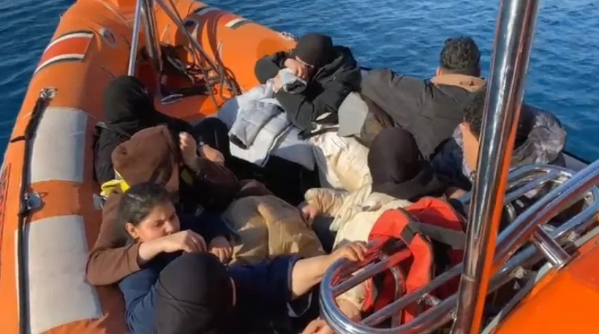 Muğla açıklarında 67 göçmen 4 göçmen kaçakçısı yakalandı