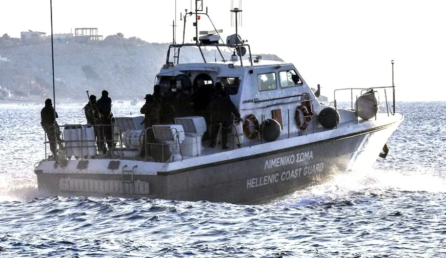 Balık avlarken açık denize sürüklenen 3 Türk bir yabancı Yunanlılar tarafından tutuklandı