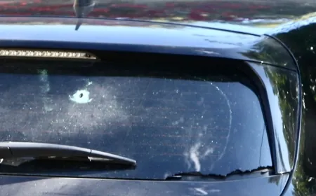 Otomobilin arka camından giren kurşun 3 yaşındaki çocuğu öldürdü