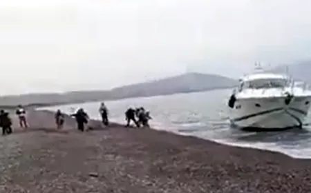 Turistik ada yol geçen hanına döndü, göçmenler lüks yat ile plaja böyle çıktı