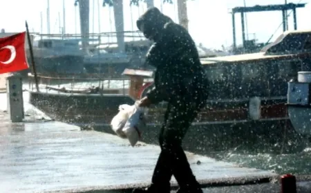 Meteoroloji açıkladı: Cuma sabahı Türkiye'ye girecek