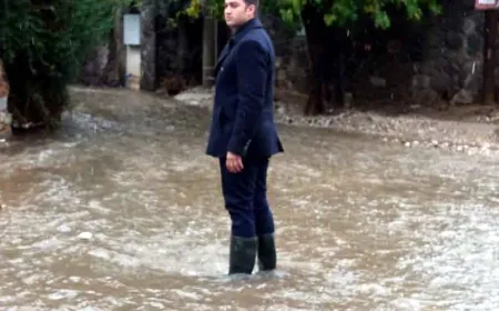 Bodrum’da Sokaklar göl oldu dereler taştı, Mandalinci çizmeleri giydi derelere daldı