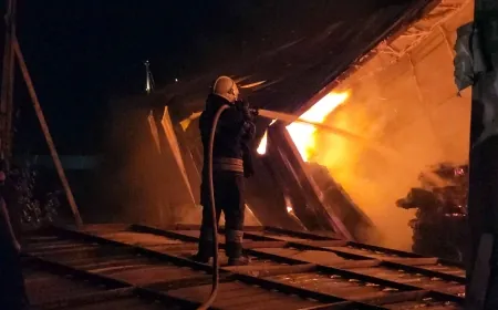 Bodrum’da işçi konteynırı alev alev yandı