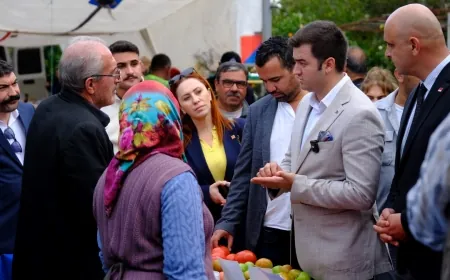 CHP'li Tamer Mandalinci saha saha dolaşıyor “Masa başında değil sahada çözüm üreteceğiz”