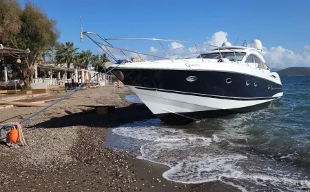 Bodrum’da lodos yatları karaya sürükledi