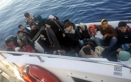 Sürat teknesinde 22 göçmen 2 organizatör yakalandı