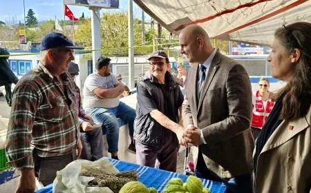 CHP Bodrum İlçe Başkanı Tuna Işın, Bodrum Pazaryeri esnafını ve vatandaşları ziyaret etti.