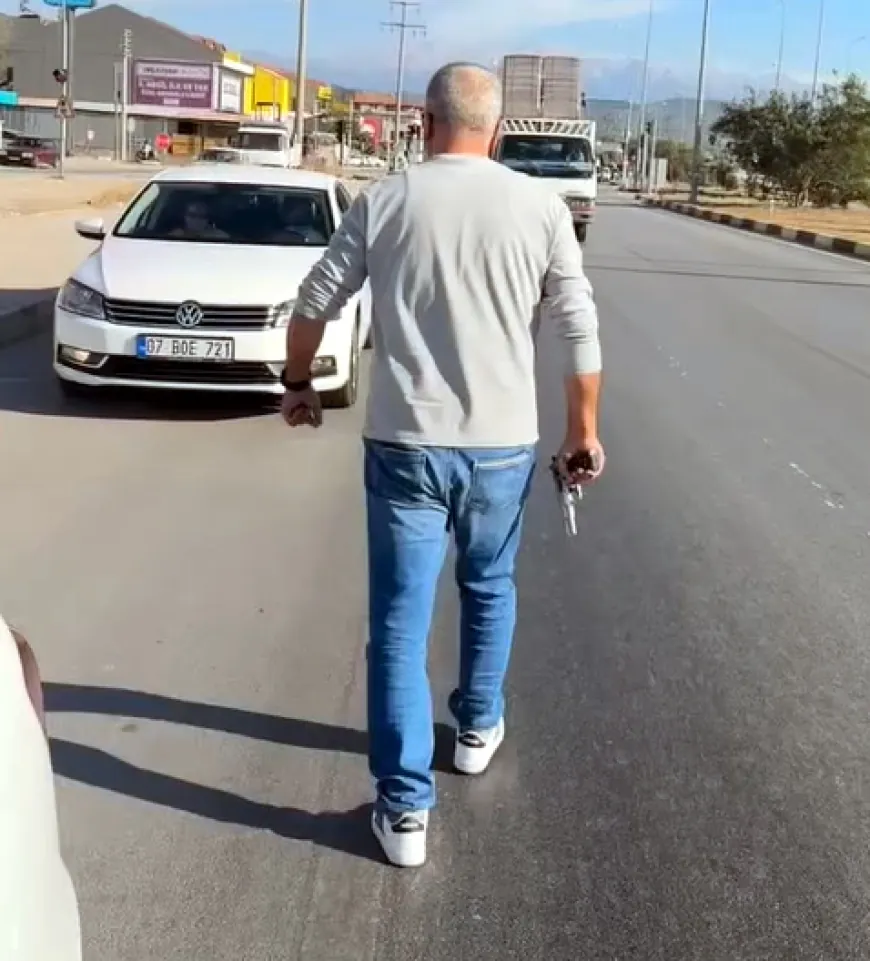 Teksas değil Fethiye…Yol tartışmasında arabasından inip silah çekti