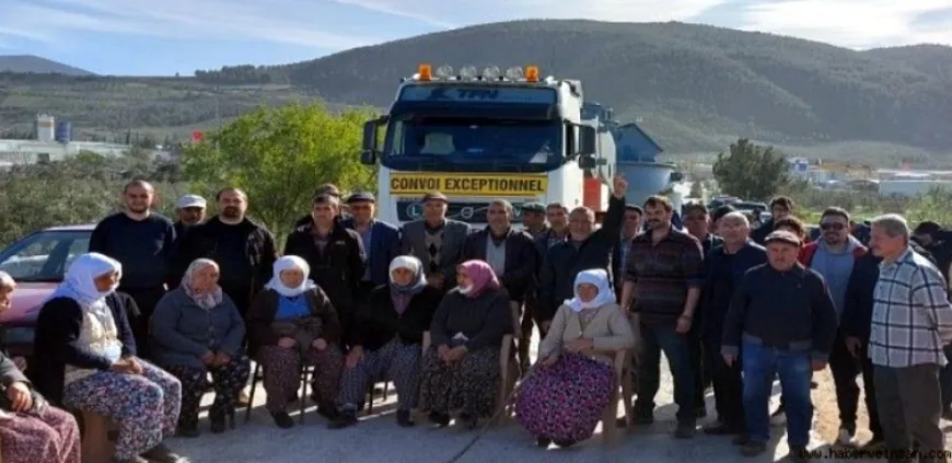 Çimento fabrikasına direnirken gözaltına alınan ve haklarında dava açılan iki çocuk beraat etti.