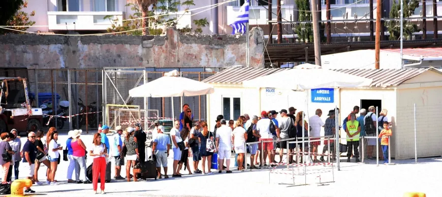 Türk turistlerin Ege’deki tatil tercihi Midilli adası oldu, Ekspres vize ile geçen turist sayısı açıklandı