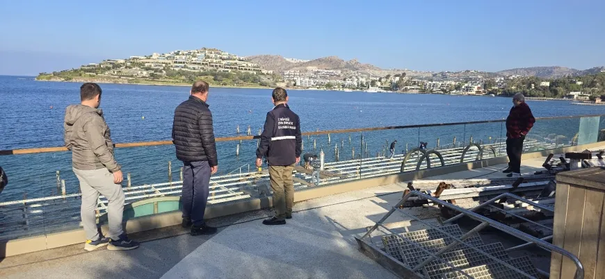 Bodrum’un turistik mahallelerinde kaçak iskeleler kaldırılıyor