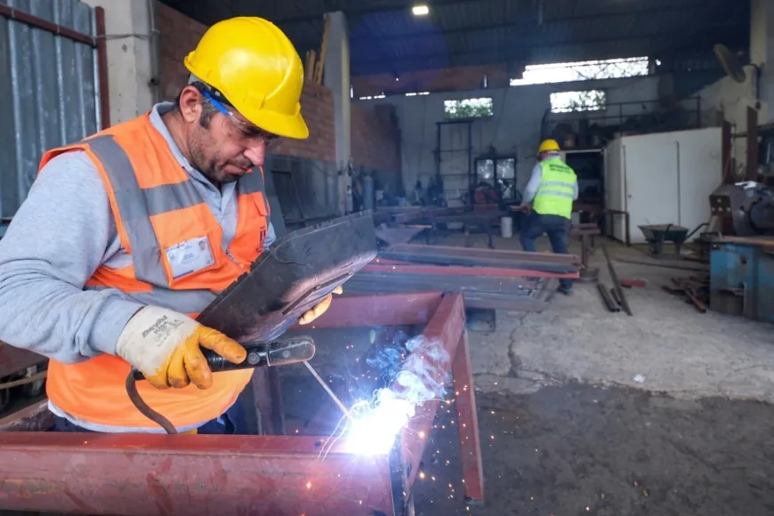 Belediye atölyelerinden sosyal donatı alanlarına mobilya
