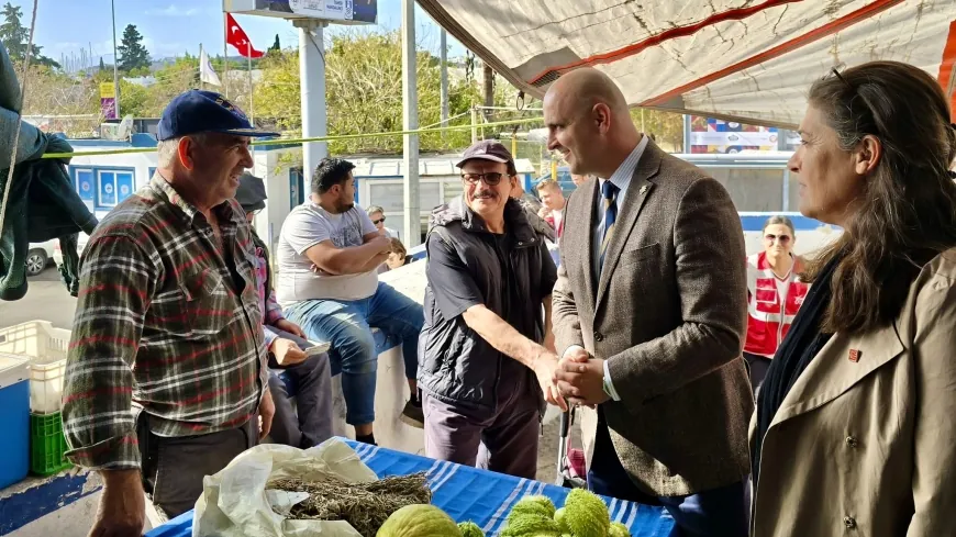 CHP Bodrum İlçe Başkanı Tuna Işın, Bodrum Pazaryeri esnafını ve vatandaşları ziyaret etti.