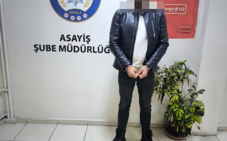 Turistik ilçede 23-42 yıl hapis cezası ile aranan üç firari suçlu yakalandı