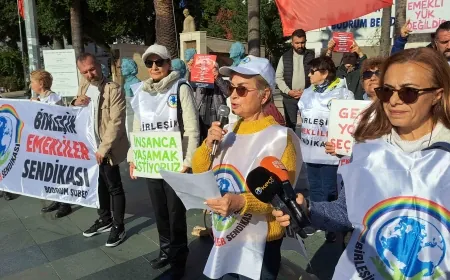Bodrum’da emeklilerden  “Bıçak Kemiğe Dayandı” eylem ve basın açıklaması; Emekli “Çay simide bile ulaşamaz hale geldik”