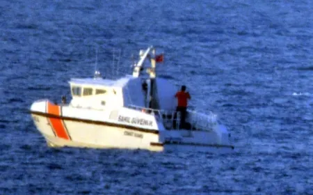 Kaybolan 5 göçmenden ikisinin cesedine ulaşıldı