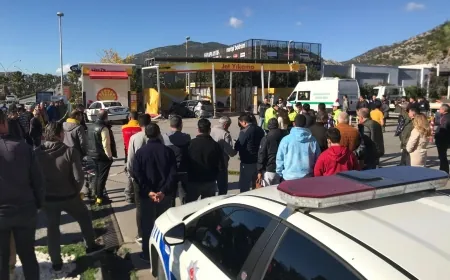 Benzin istasyonunu araba ile TAM GAZ daldı ortalık savaş alanına döndü 1 ölü, 2 yaralı