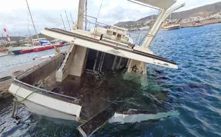 Fırtına  marinada bağlı yatları batırdı