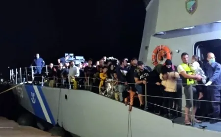 Bodrum’dan aldıkları göçmenleri Ege’nin ortasındaki kayalıklarda ölüme terk ettiler