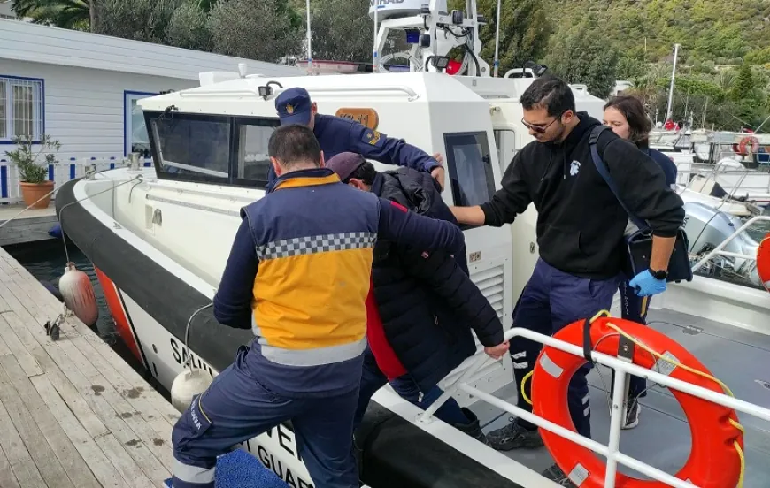 Torba açıklarında fenalık geçiren amatör balıkçıyı sahil güvenlik kurtardı