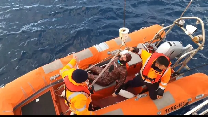 Dalgıç kıyafetleri ile Yunan adalarına yüzerken yakalandı