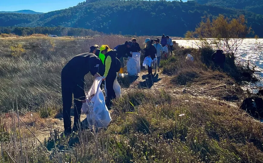 Sulak alanı çöplüğe çevirmişler 10 ton atık toplandı