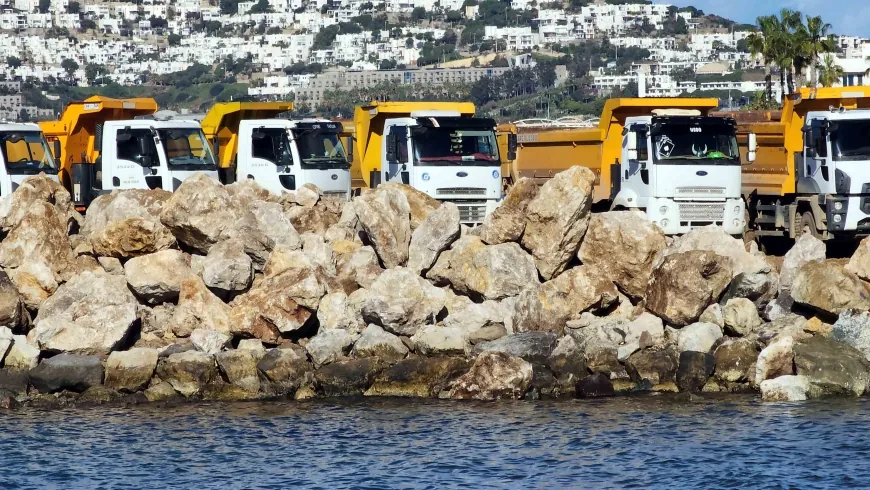 SON DAKİKA...Turgutreis’te sahil güvenlik limanı inşaatına kamyonların geçişi mahkeme kararı ile durduruldu