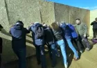 Turgutreis liman şantiyesinde ortalık karıştı, bariyerler yıkıldı, vatandaş şantiyeye girmeye çalıştı