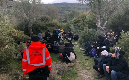 Ormanda yağmur altında kaderine terk edilen 89 göçmen kurtarıldı