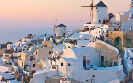 Dünyaca ünlü tatil merkezlerini hiper turizm vurdu. Santorini 2025 yılında gidilmemesi gereken adaların ilk sırasında yer aldı