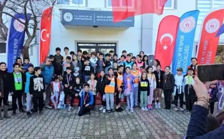 Muğla’nın bütün ilçelerinde Atatürk koşusu yapıldı. Bodrum HARİÇ…Datça'da kötü hava koşullarına rağmen yarış düzenlendi.