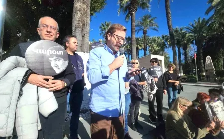     Hrant Dink Bodrum’da şiirler ve  karanfillerle anıldı “Türkiye barışa doğru gür bir sesini kaybetti”