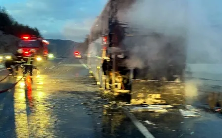 Muğla’da işçileri taşıyan servis otobüsü yandı