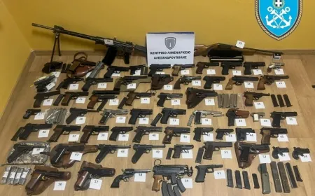 Balıkçı teknesine operasyon , kaptan  “61 tabanca 3 bin mermi ile yakalandı”