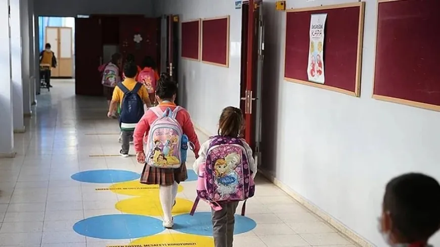 ÖZEL OKUL FİYATLARI ELYAKACAK YAPILACAK ZAM ORANI BELLİ OLDU.Buna göre bu ücretlere en fazla yüzde 49,80 zam yapılabilecek. Ayrıca, okullar ders kitabı adı altında herhangi bir ücret alamayacak.