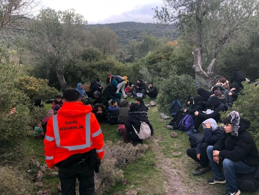 Ormanda yağmur altında kaderine terk edilen 89 göçmen kurtarıldı