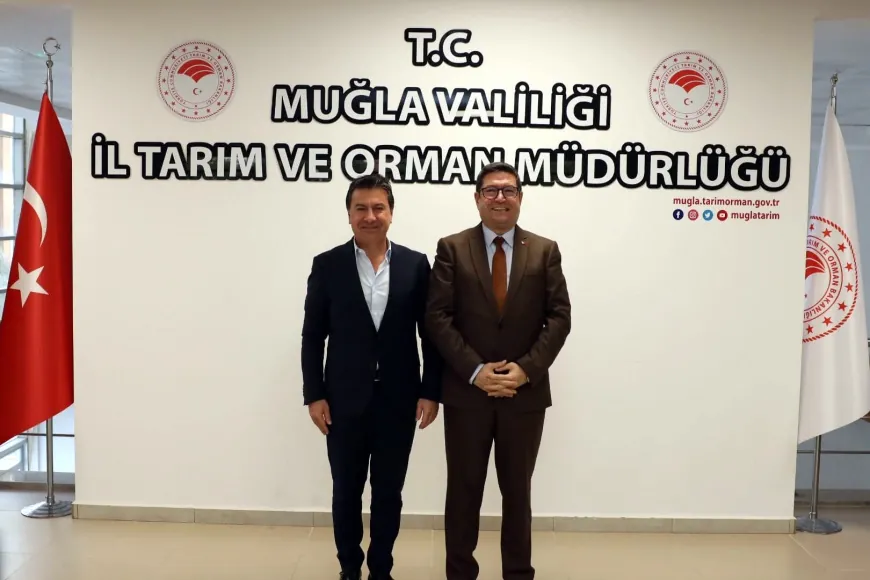 CHP’li Ahmet Aras ile fotoğraf il müdürü Barış Saylak'ın başını yaktı, jet hızıyla görevden alındı