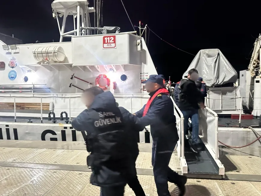 Aranan sekiz suçlu Yunanistan’a kaçarken yelkenli teknede yakalandı