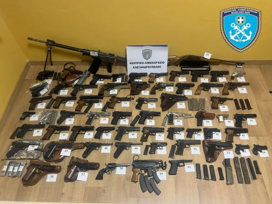 Balıkçı teknesine operasyon , kaptan “61 tabanca 3 bin mermi ile yakalandı”