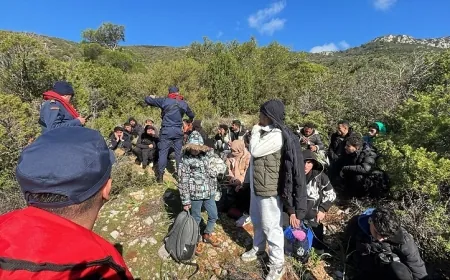 Karaada ‘da 45 göçmen bir göçmen kaçakçısı şüphelisi yakalandı