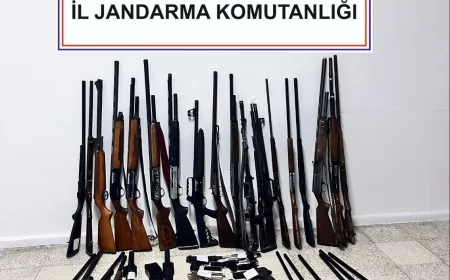 Evleri silah deposu haline getirmişler