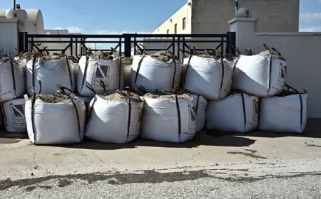 SANTORİNİ'DE KUM ÇUVALLI TSUNAMI ÖNLEMİ...Başbakan Santorini’de “Sakin olun devlet vatandaşın yanında”