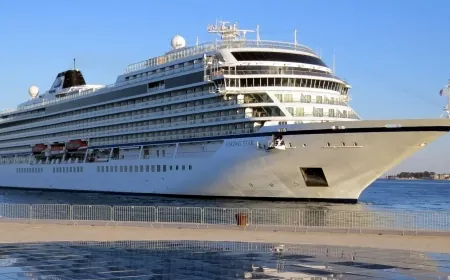 Sezonu Santorini’de açması beklenen dev gemi adaya yanaşamadı