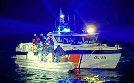 Bodrum'dan lastik bot ile Yunan adalarına geçerken yakalandılar