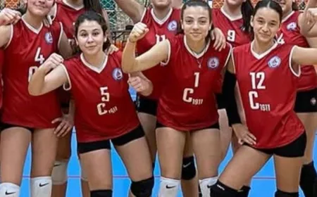 Cumhuriyet Ortaokulu Voleybol Kız Takımı Muğla’yı Karaman’da temsil ediyor