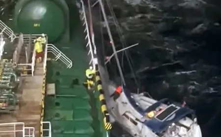 Yelkenli teknedeki denizcilerin açık denizde ölüm kalım savaşı kamerada.. VİDEOLU HABER