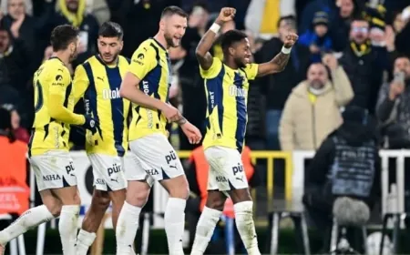 SON DAKİKA. FENERBAHÇE'YE IRKÇI SALDIRI YAPILDI.Belçika'da tribünler karıştı! Takımlar soyunma odasına gitti