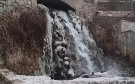 Komşuda şelale donduran soğuklar